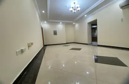 Apartment - 2 Bedrooms - 2 Bathrooms for rent in Umm Ghuwalina - Umm Ghuwailina - Doha