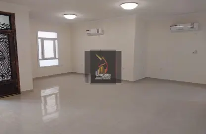 Compound - 3 Bedrooms - 4 Bathrooms for rent in Umm Al Seneem Street - Ain Khaled - Doha