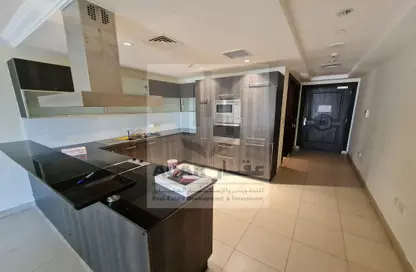 Kitchen image for: Apartment - 1 Bathroom for rent in Tower 19 - Porto Arabia - The Pearl Island - Doha, Image 1
