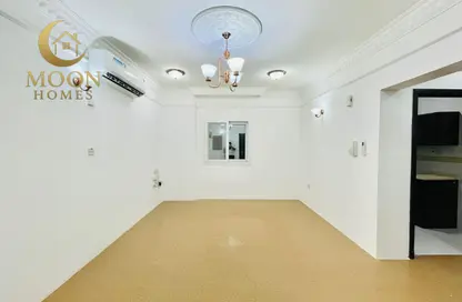 Apartment - 1 Bedroom - 1 Bathroom for rent in Umm Ghuwailina 4 - Umm Ghuwailina - Doha
