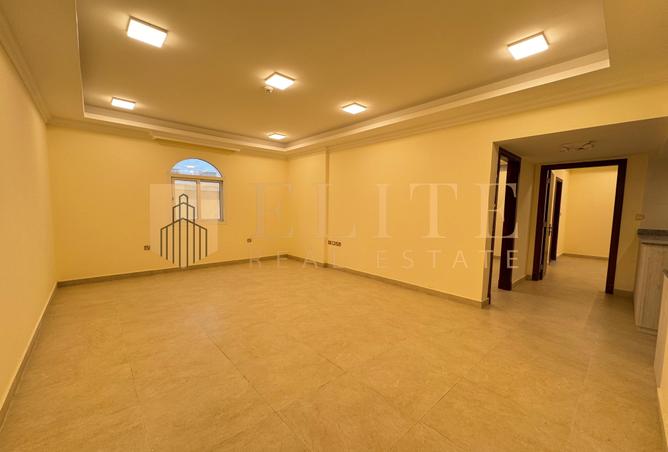 932768 - Property Image 2