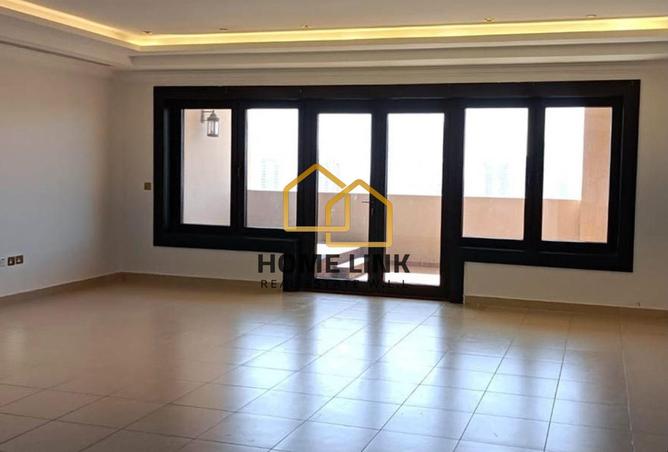 928112 - Property Image 2