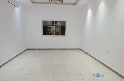 Apartment - 3 Bedrooms - 3 Bathrooms for rent in Umm Ghuwalina - Umm Ghuwailina - Doha