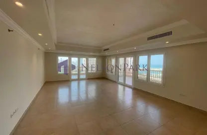 Apartment - 3 Bedrooms - 4 Bathrooms for rent in Tower 8 - Porto Arabia - The Pearl Island - Doha