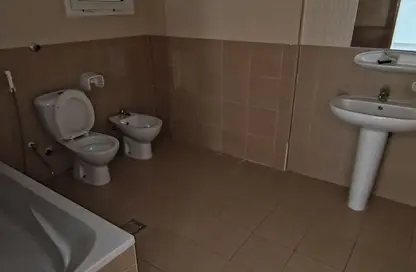 Apartment - 2 Bedrooms - 2 Bathrooms for rent in Anas Street - Fereej Bin Mahmoud North - Fereej Bin Mahmoud - Doha