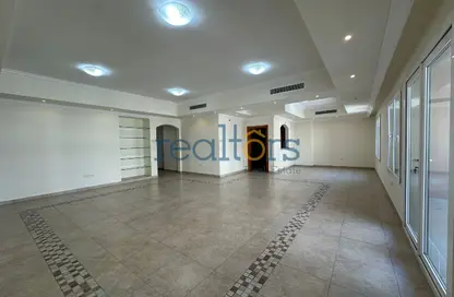 Apartment - 3 Bedrooms - 4 Bathrooms for rent in Tower 9 - Porto Arabia - The Pearl Island - Doha