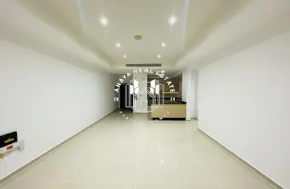 شقة - 2 غرف نوم - 2 حمامات للايجار في شارع النصر - النصر - الدوحة