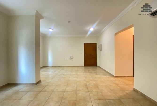932831 - Property Image 2