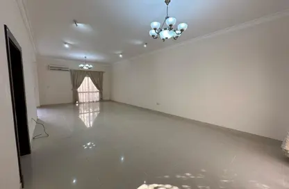 مجمع سكني - 4 غرف نوم - 4 حمامات للايجار في شارع المطار القديم - طريق المطار القديم - الدوحة