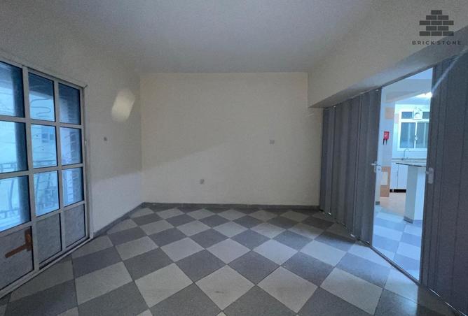 905834 - Property Image 3