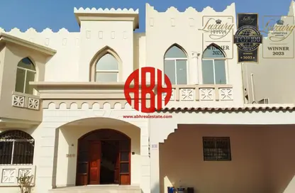 مجمع سكني - 4 غرف نوم - 5 حمامات للايجار في سوق الغرافة - الغرافة - الدوحة