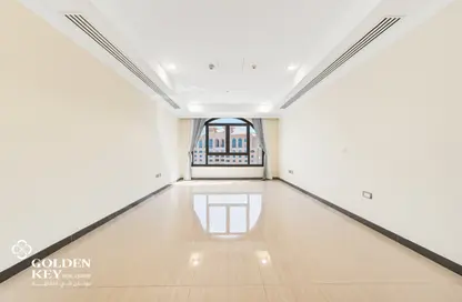 شقة - 2 غرف نوم - 3 حمامات للايجار في طريق بورتو الغربي - بورتو أرابيا - جزيرة اللؤلؤة - الدوحة