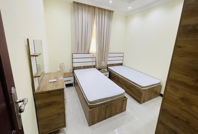 958243 - Property Image 2