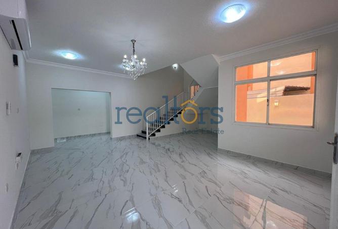 989640 - Property Image 3