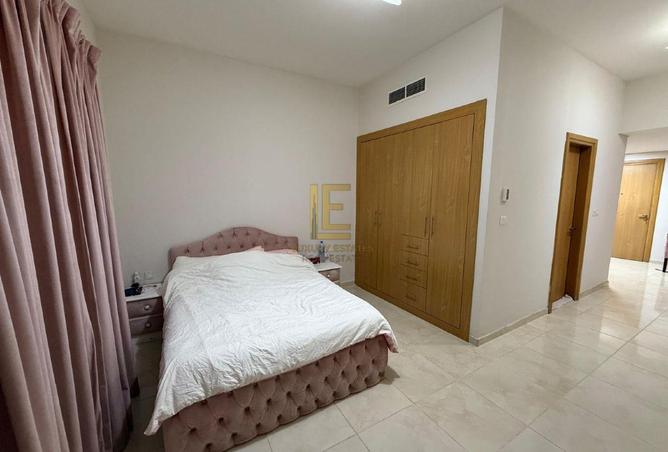 952517 - Property Image 2