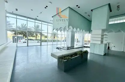 محل - استوديو - 3 حمامات للايجار في منطقة المارينا - الوسيل