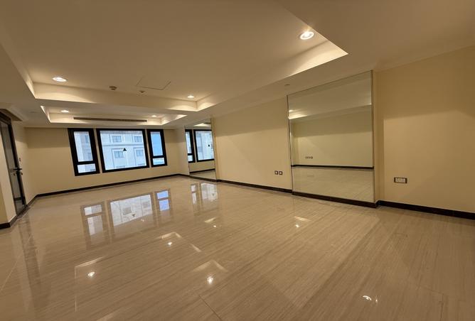 948031 - Property Image 2