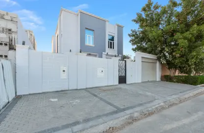 Villa - 6 Bedrooms - 7 Bathrooms for sale in Umm Abirieh - Al Shamal