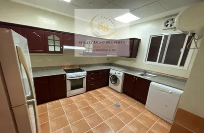صورة لـ مطبخ شقة - 2 غرف نوم - 2 حمامات للايجار في شارع انس - فريج بن محمود الشمالي - فريج بن محمود - الدوحة ، صورة رقم 1