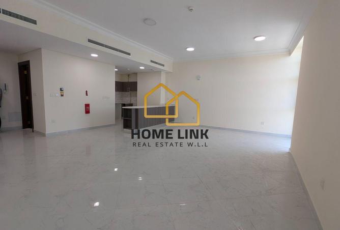 933739 - Property Image 2