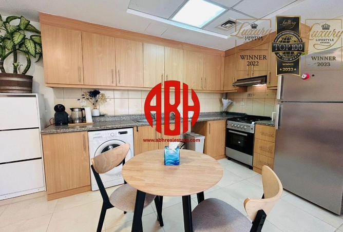 932608 - Property Image 3