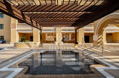 صورة لـ حوض سباحة شقة - 2 غرف نوم - 3 حمامات للايجار في طريق بورتو الغربي - بورتو أرابيا - جزيرة اللؤلؤة - الدوحة ، صورة رقم 1