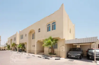 مجمع سكني - 3 غرف نوم - 3 حمامات للايجار في حدائق الاصمخ 3 - اللقطة - الدوحة