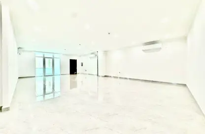 Apartment - 2 Bedrooms - 3 Bathrooms for rent in Al Sadd Road - Al Sadd - Doha