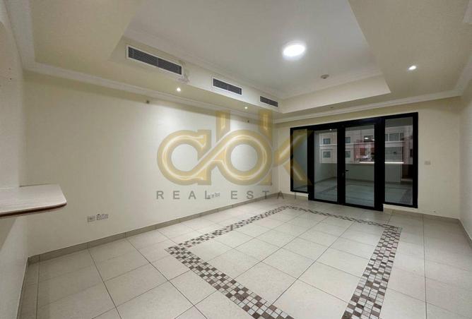 952373 - Property Image 2