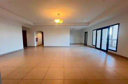 Apartment - 2 Bedrooms - 3 Bathrooms for rent in West Porto Drive - Porto Arabia - The Pearl Island - Doha