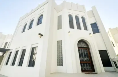 Villa - 4 Bedrooms - 5 Bathrooms for rent in Bin Omran 35 - Fereej Bin Omran - Doha