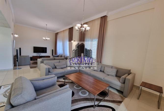 876533 - Property Image 2
