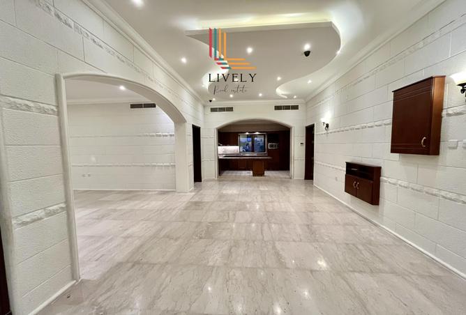 927821 - Property Image 2