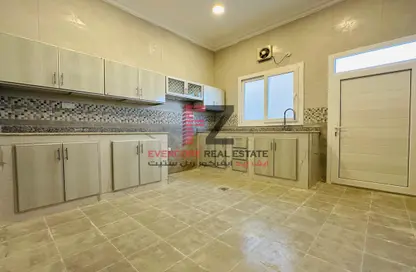 مجمع سكني - 7 غرف نوم - 6 حمامات للايجار في شارع المرخية - المرخية - الدوحة