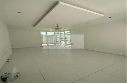 Empty Room image for: Villa - 5 Bedrooms - 6 Bathrooms for rent in Al Kharaitiyat - Al Kharaitiyat - Umm Salal Mohammed, Image 1