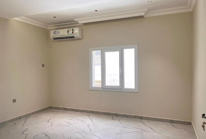 933045 - Property Image 2