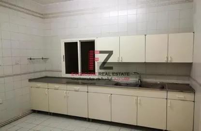 صورة لـ مطبخ فيلا - 2 غرف نوم - 2 حمامات للايجار في راس ابو عبود - الدوحة ، صورة رقم 1