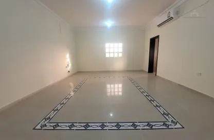 شقة - 2 غرف نوم - 2 حمامات للايجار في المنتزه - الدوحة
