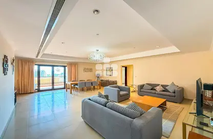 Apartment - 2 Bedrooms - 3 Bathrooms for rent in La Croisette - Porto Arabia - The Pearl Island - Doha