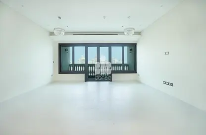 Apartment - 3 Bedrooms - 4 Bathrooms for rent in Tower 23 - Porto Arabia - The Pearl Island - Doha