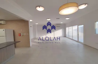 فيلا - 4 غرف نوم - 6 حمامات للايجار في فلل عين خالد - عين خالد - الدوحة