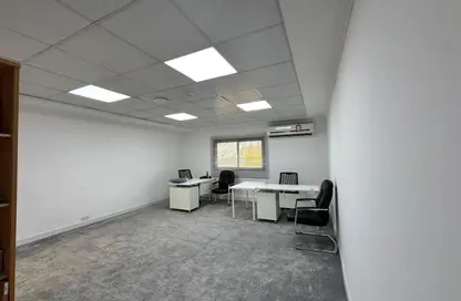 مساحات مكتبية - استوديو - 4 حمامات للايجار في شارع النعيجة - غرب الهلال - الهلال - الدوحة