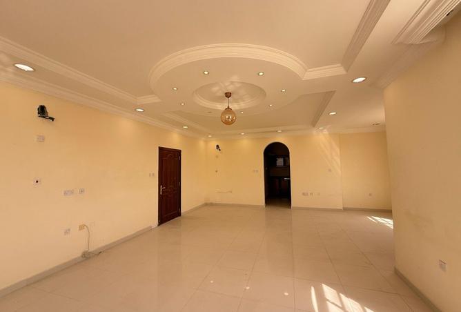 940733 - Property Image 2