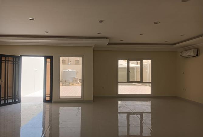 983287 - Property Image 2