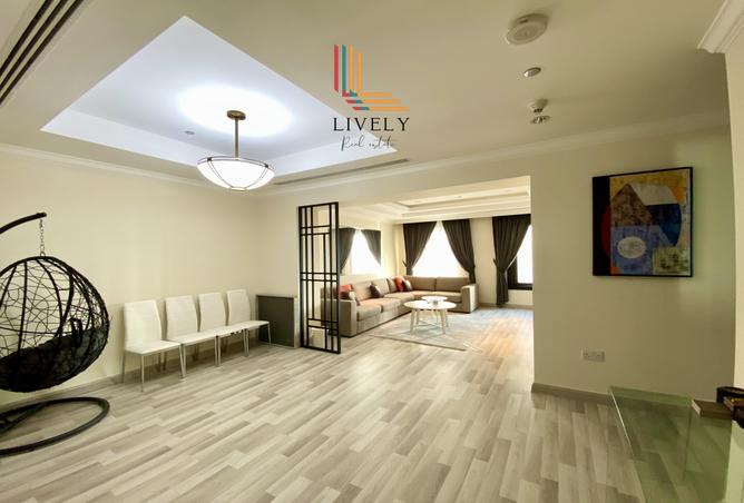 948717 - Property Image 2