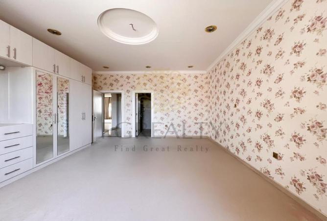 974819 - Property Image 2