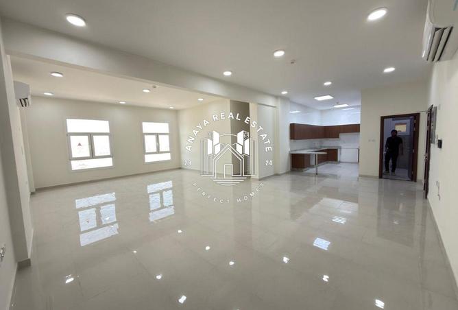 956002 - Property Image 2