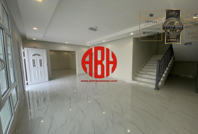 992494 - Property Image 2