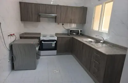 صورة لـ مطبخ شقة - 2 غرف نوم - 2 حمامات للايجار في المها - فريج بن عمران - الدوحة ، صورة رقم 1