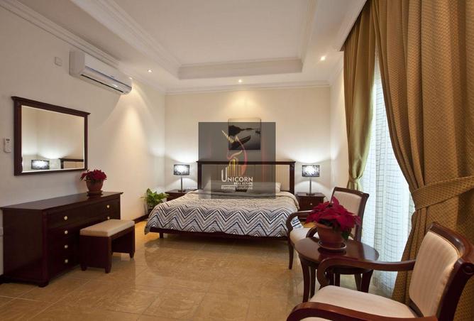 985732 - Property Image 2